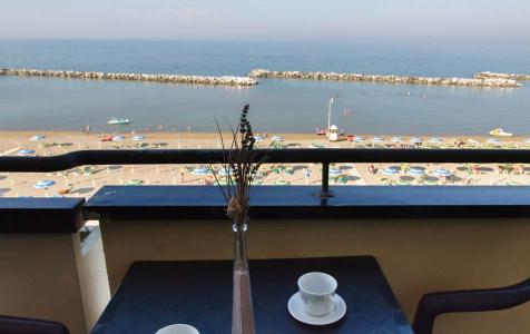 residencebelvedererimini en two-rooms-beachfront 003